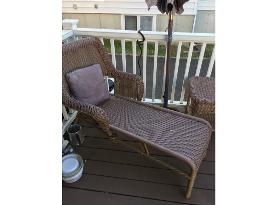 Shocker Lounge Chair With End Table
