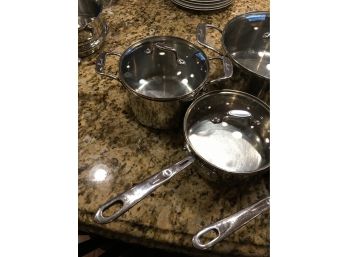 Lot Of 4 Pans With Lids