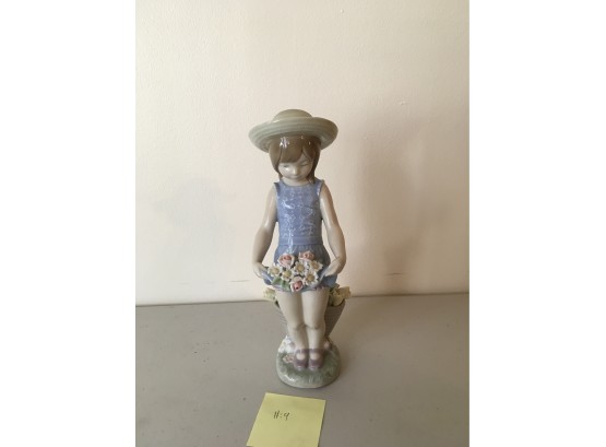 Girl HoldIng FlowerS Lladro Made In Spain
