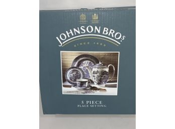 NEW IN BOX JOHNSON BROS WILLOW 5 PIECE PLACE SETTING