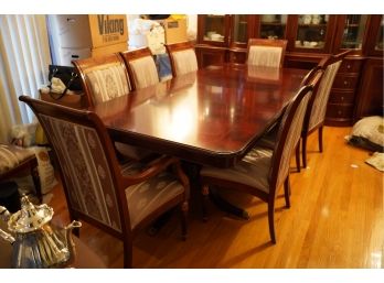 MAHOGANY DINNING ROOM TABLE WITH 8 CHAIRS