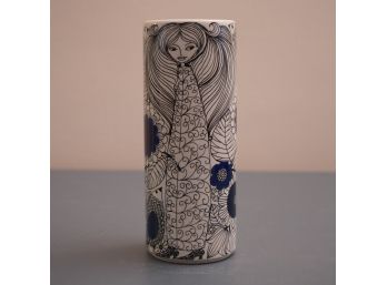 ARABIA BLUE AND WHITE PORCELAI VASE DESIGNED BY ESTERI TOMULA IN THE PASTORAALI PATTERN, 8.5 INCHES HIGH