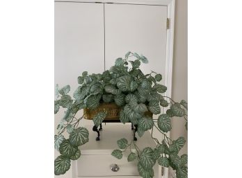 METAL PLANT HOLDER WITH FAKE PLANTS