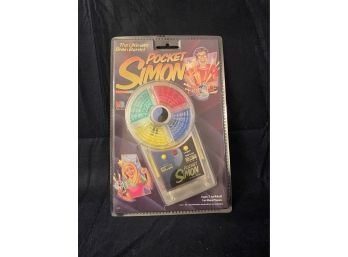 SEALED 1995 POCKET SIMON GAME