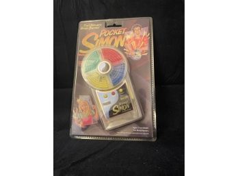 SEALED 1995 POCKET SIMON GAME