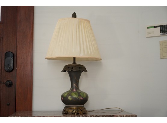 LAMP WITH BRASS COLOR TOP AND BOTTOM