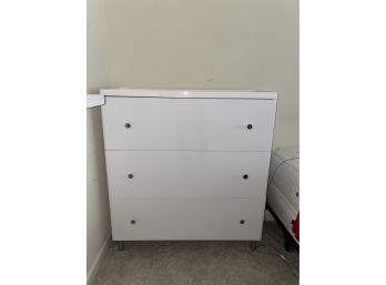 BEDROOM DRESSER WHITE WITH METAL KNOBS