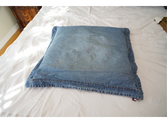 JEAN STYLE DOG PILLOW BED TOMMY HILFGURE