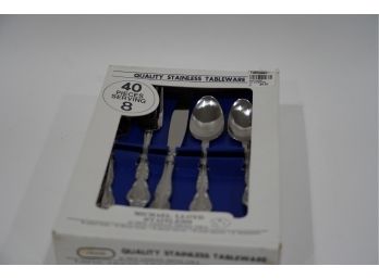 NEW IN BOX QUALITY STAINLESS TABLEWARE 40 PIECES SERVING 8