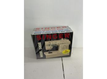 GREAT MACHINE NEW IN BOX SINGER MOD. 5808 OLD NEW STOCK