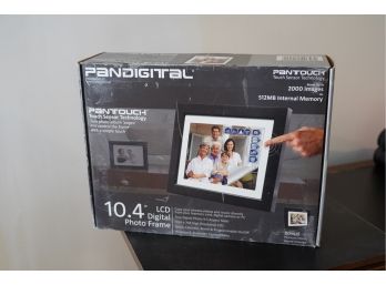 NEW IN BOX PANDIGITAL 10.4INCH LCD DIGITAL PHOTO FRAME