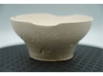 SMALL WHITE POTTERY BOWL, 3IN HEIGHT