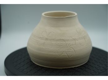 SMALL WHITE POTTERY VASE, 4IN HEIGHT
