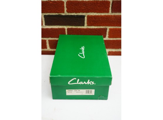 MINT CONDTION CLARKS SHOES, SIZE 10.5 INCHES