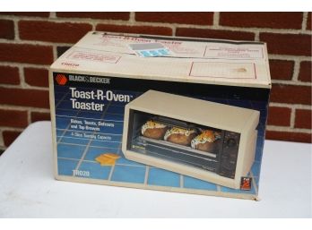 OLD NEW STOCK BLACK AND DECKER TOAST-R-OVEN TOASTER