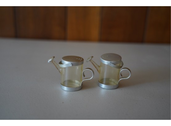 WATERING CAN STYLE SALT AND PEPPER SHAKERS, 1IN HEIGHT