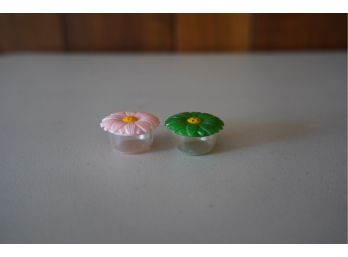 FLOWER SHAPE SALT AND PEPPER SHAKERS, 1IN HEIGHT