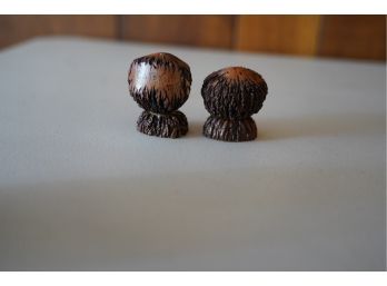UNIQUE SALT AND PEPPER SHAKERS, 1IN HEIGHT