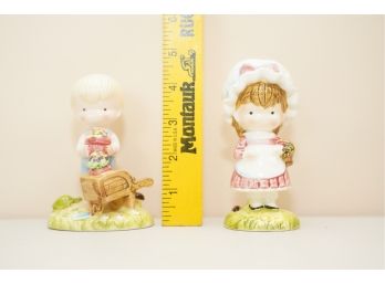 LOT OF 2 PORCELAIN FIGURINES BY JOAN WALSH, 4.5IN HEIGHT