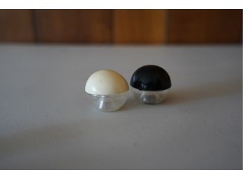 VINTAGE WHITE AND BLACK SALT AND PEPPER SHAKERS, 1IN HEIGHT