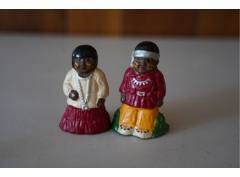 NATIVE WOMEN SALT AND PEPPER SHAKERS, 1IN HEIGHT
