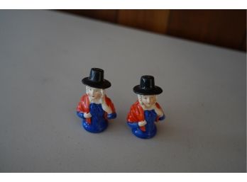 PORCELAIN HAND PAINTED SALT AND PEPPER SHAKERS, 1IN HEIGHT