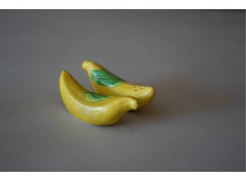 BANANA'S SALT AND PEPPER SHAKERS, 1IN HEIGHT