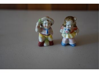 HAND PAINTED PORCELAIN SALT AND PEPPER SHAKERS, 1IN HIEGHT