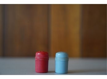 BLUE AND RED SALT AND PEPPER SHAKERS, 1IN HEIGHT
