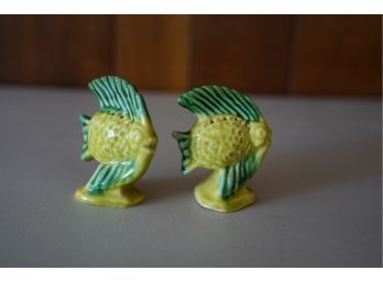 PORCELAIN FISH SALT AND PEPPER SHAKERS, 1IN HEIGHT