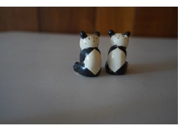 PANDAS SALT AND PEPPER SHAKERS, 1IN HEIGHT