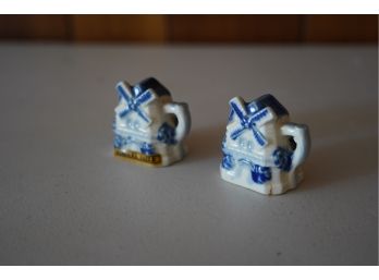 BARN STYLE SALT AND PEPPER SHAKERS, 1IN HEIGHT