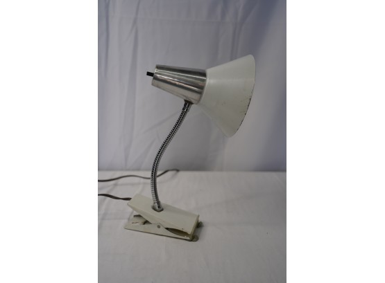 VINTAGE WHITE LAMP WITH CLIPPER