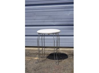 METAL STOOL WITH WHITE TOP