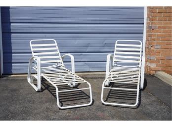 LOT OF 2 OUTDOOR LOUNGE CHAIRS,