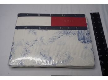 NEW TOMMY HILFIGER TWIN FITTED SHEET