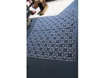 BLUE AND WHITE ABSTRACT PATTERN RUG