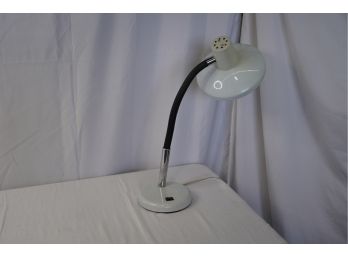 VINTAGE WHITE PORTABLE DESK LAMP