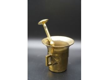 SMALL BRASS METAL DECORATION, 4IN HEIGHT