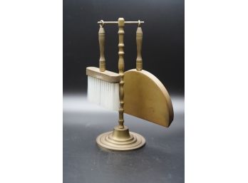 SMALL BRASS BROOM AND SCOOPER, 7.5IN HEIGHT