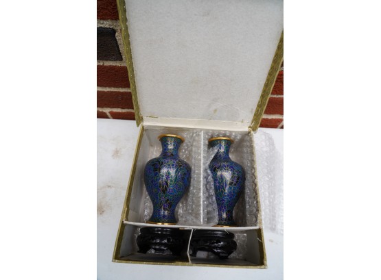 MADE IN CHINA BLUE VASES WITH WOOD STAND