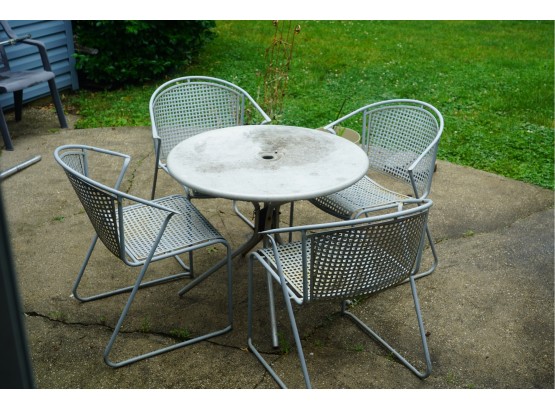 OUTDOOR MID CENTURY TABLE WITH 4 CHAIRS