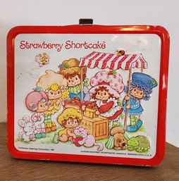 Vintage 1981 American Greetings STRAWBERRY SHORTCAKE Lunchbox With Thermos