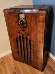 Vintage PHILCO 37-11 Tube Radio