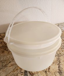 (2) Vintage TUPPERWARE Baking Transport Containers