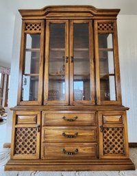 Vintage BROYHILL Decorative China Cabinet