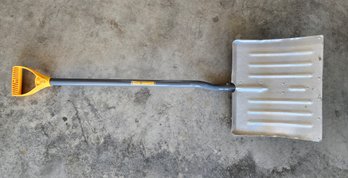TRUE TEMPER Snow Shovel With Metal Scoop