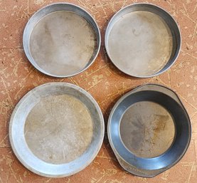 (4) Assorted Baking Cookware Selections