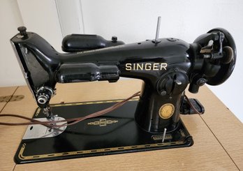 Vintage SINGER Sewing Machine With Cabinet