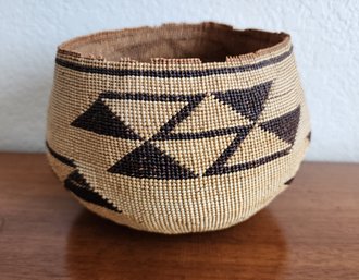 ANTIQUE Hupa, Karok, Or Yurok Indian Native American Basket